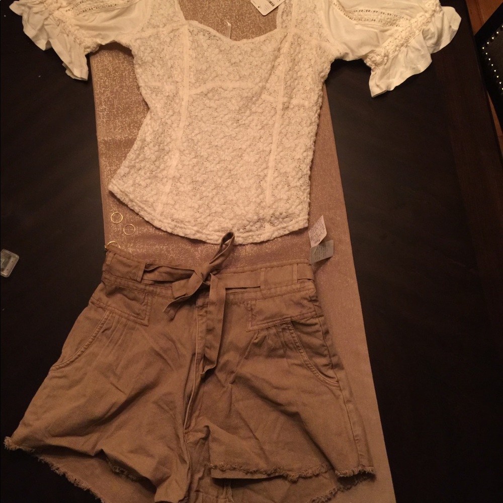 Free People cream lace top 🥰🔥🥰 - Picture 2 of 5